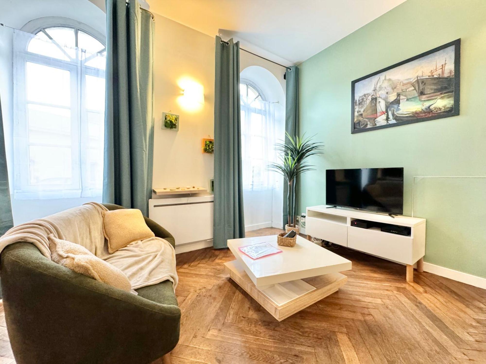 Le Noir Bois Et Blanc - Studio - Wifi - Centre Ville - Entree Autonome Quimper Exteriér fotografie